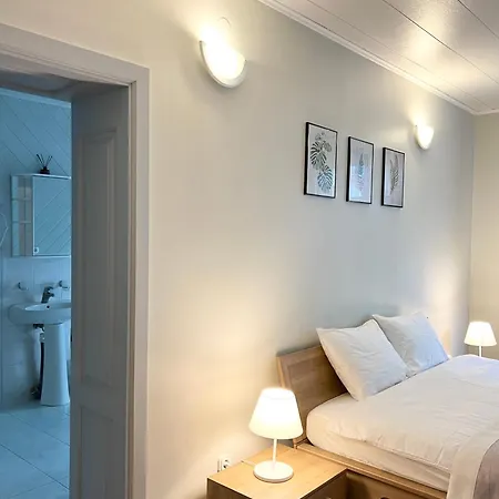 Lavender Apartment *