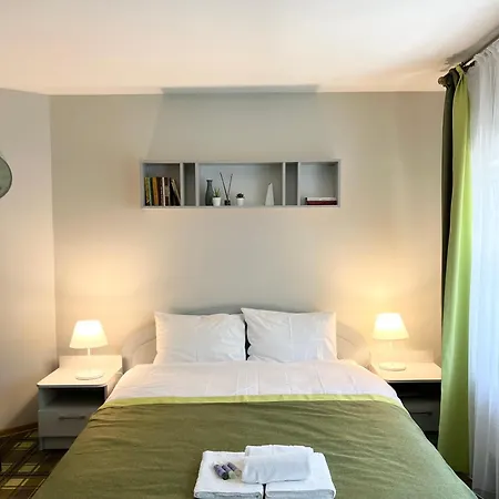Lavender Apartment *